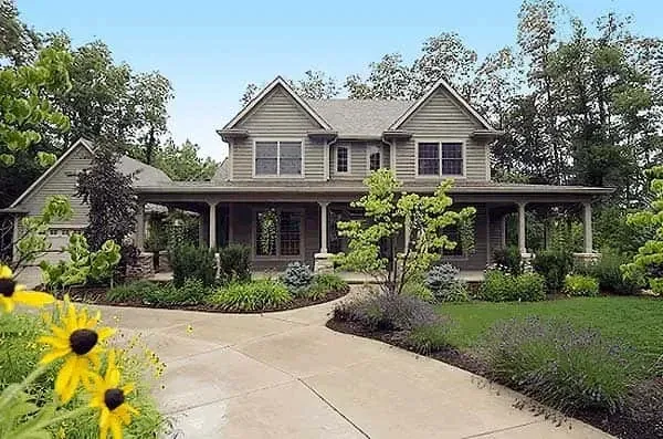 Plan 4122WM rear elevation with screened porch flanked by two open covered porches